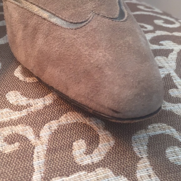 Bruno Magli Suede tan heels - Picture 3 of 7